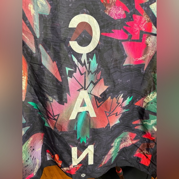 GORGEOUS LULULEMON OLYMPIC 
SCARF!!! - Picture 4 of 5